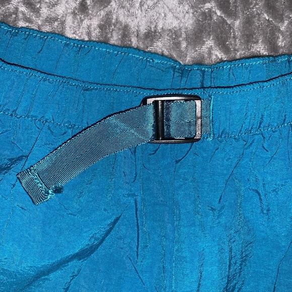 Columbia Vintage Windpants.  Size Medium. - Picture 3 of 6